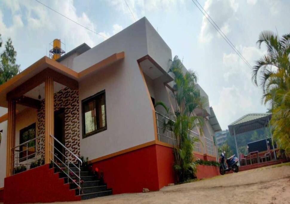 Maple Villa ماهاباليشوار المظهر الخارجي الصورة